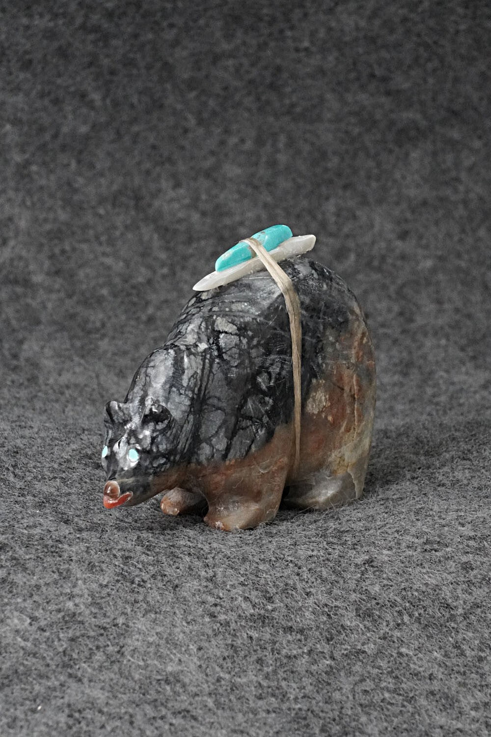 Bear Zuni Fetish Carving - Freddie Leekya