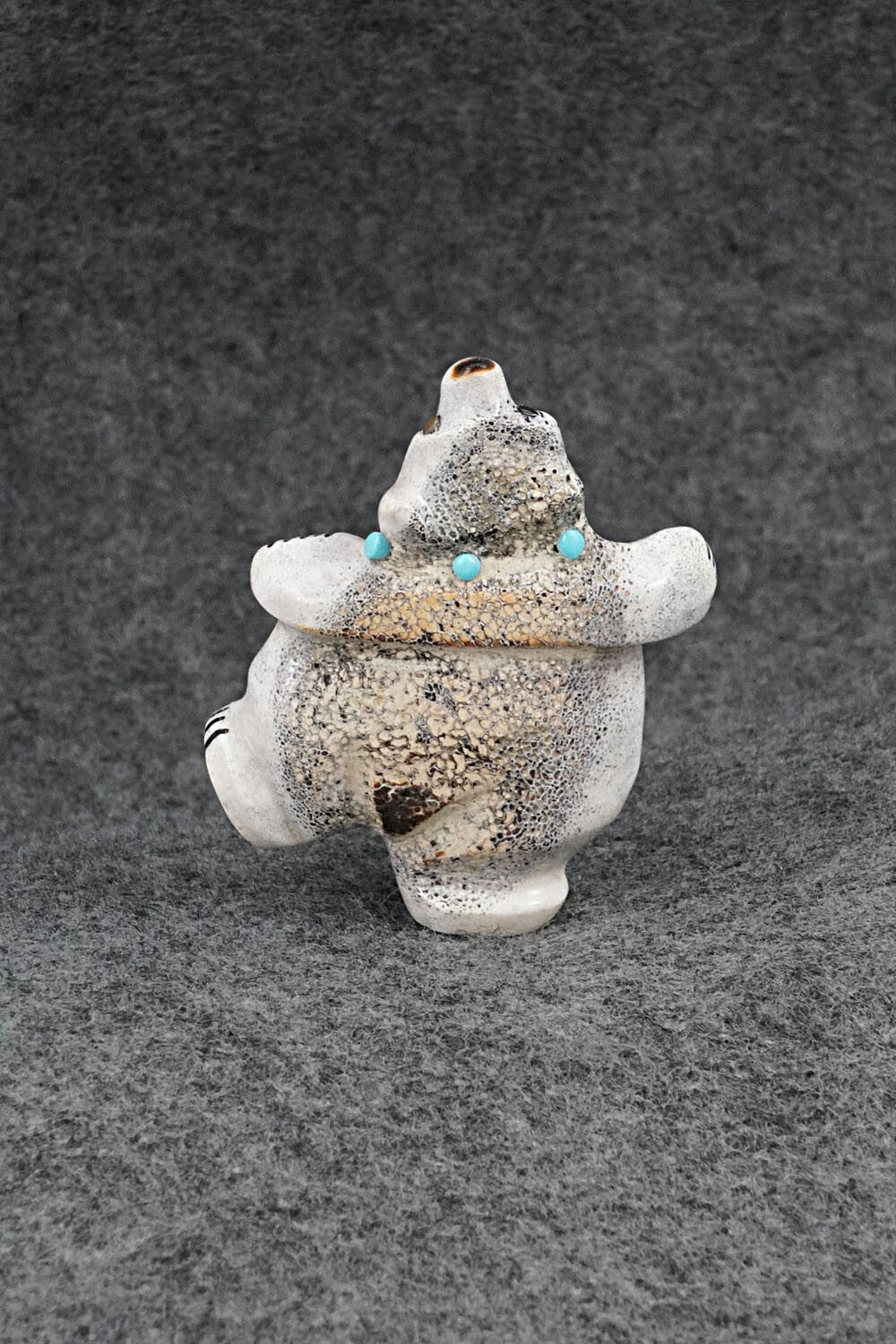 Bear Zuni Fetish Carving - Claudia Peina