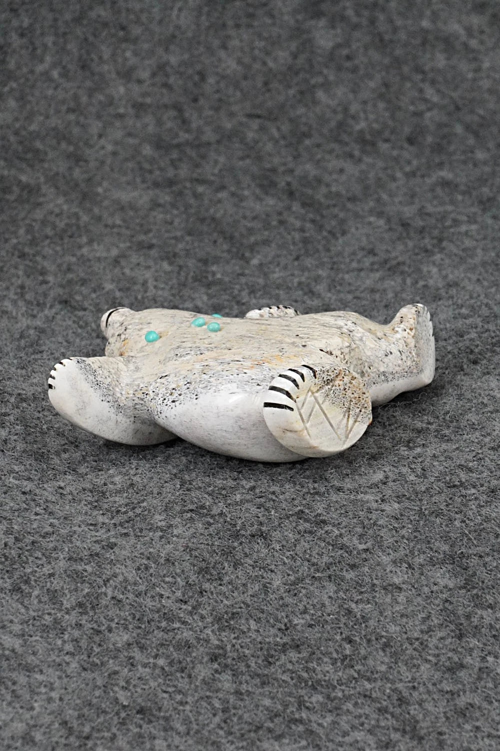 Bear Zuni Fetish Carving - Claudia Peina