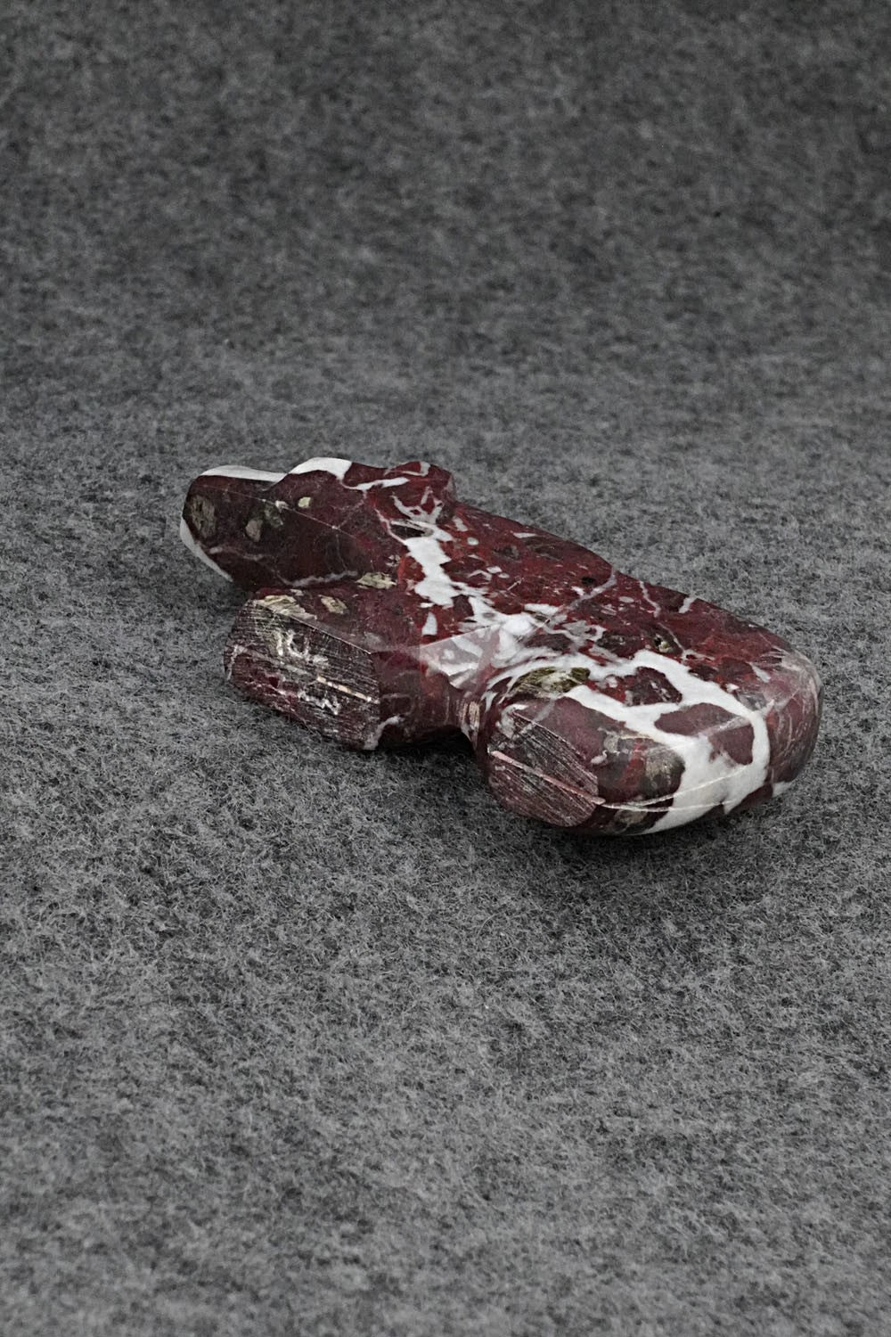 Bear Zuni Fetish Carving - Kenric Laiwakete