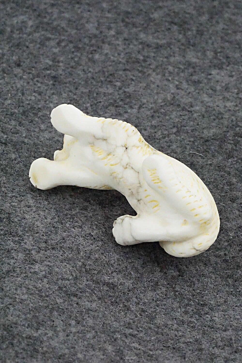 Mountain Lion Zuni Fetish Carving - Wilfred Cheama