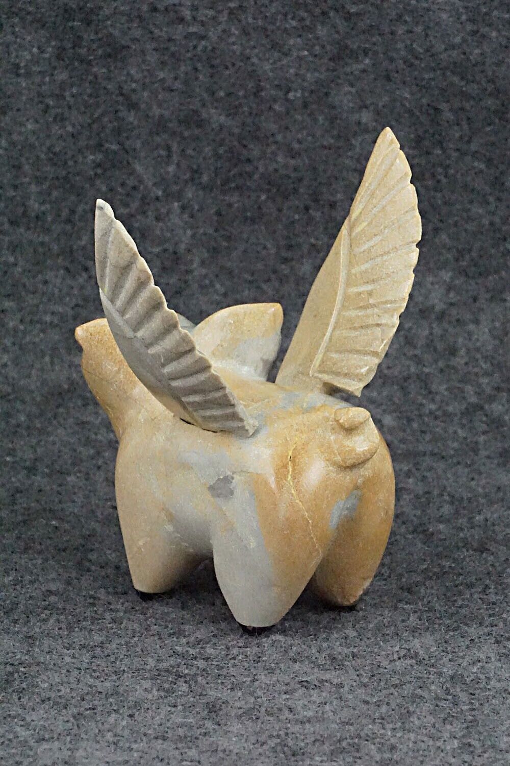 Flying Pig Zuni Fetish Carving - Enrike Leekya