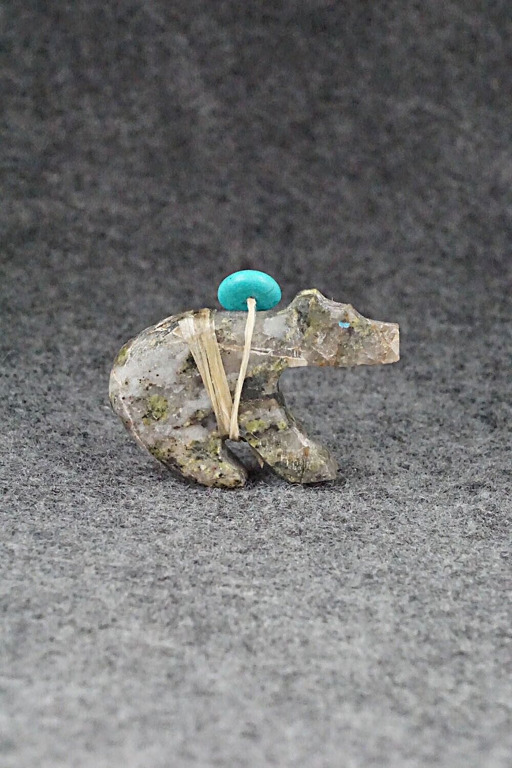 Bear Zuni Fetish Carving - Fernando Laiwakete