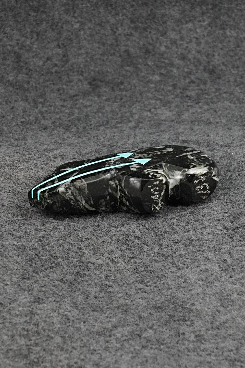 Bear Zuni Fetish Carving - Bernard Laiwakete