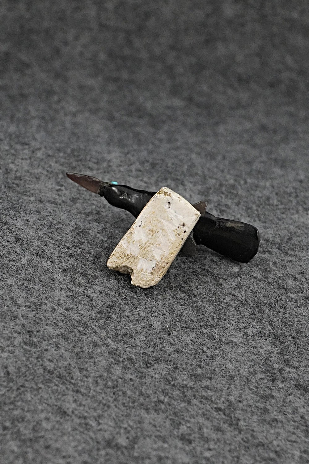 Crow Zuni Fetish Carving - Sullivan Shebola