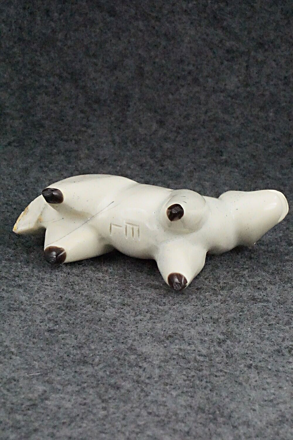Horse Zuni Fetish Carving - Enrike Leekya
