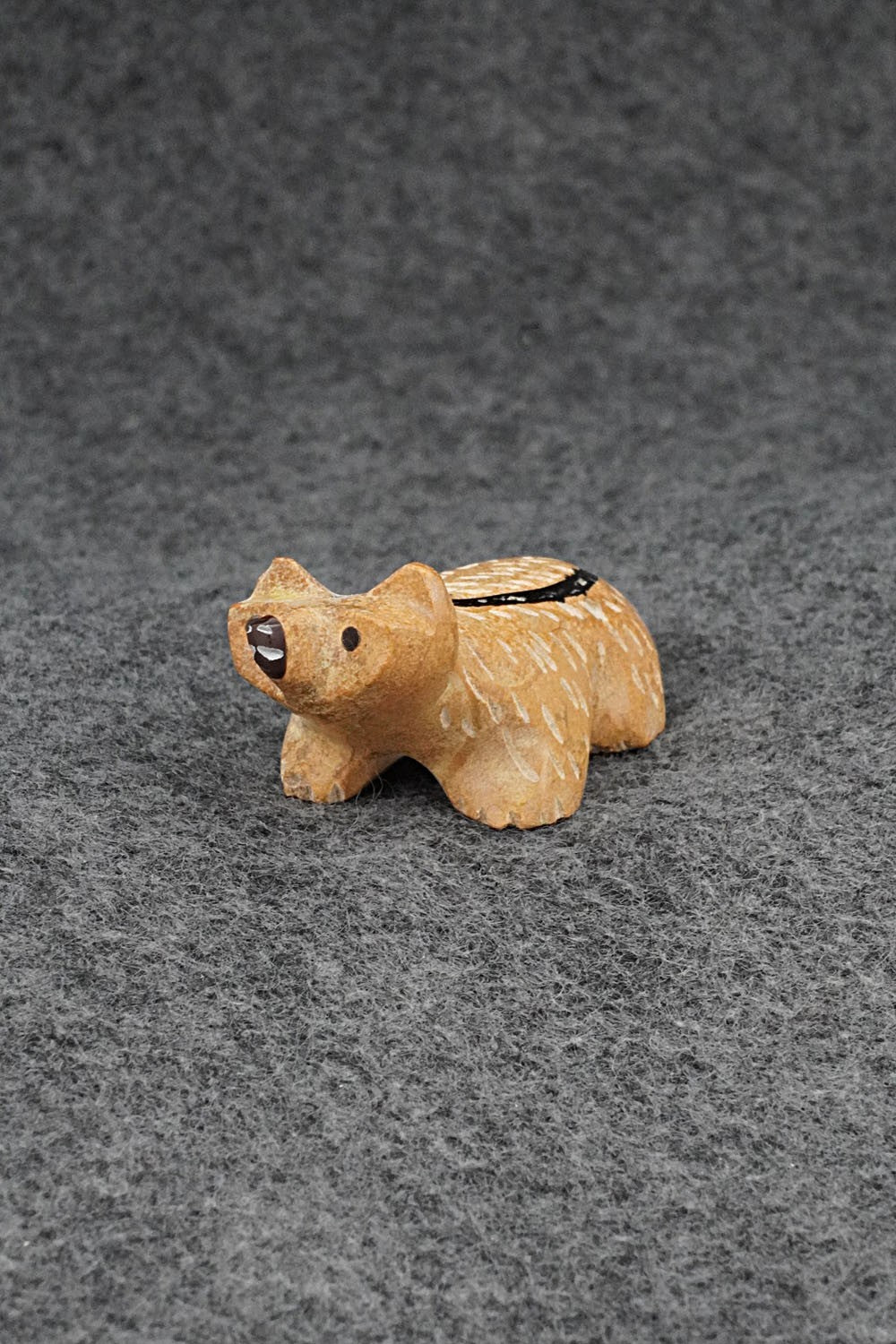 Badger Zuni Fetish Carving - Enrike Leekya