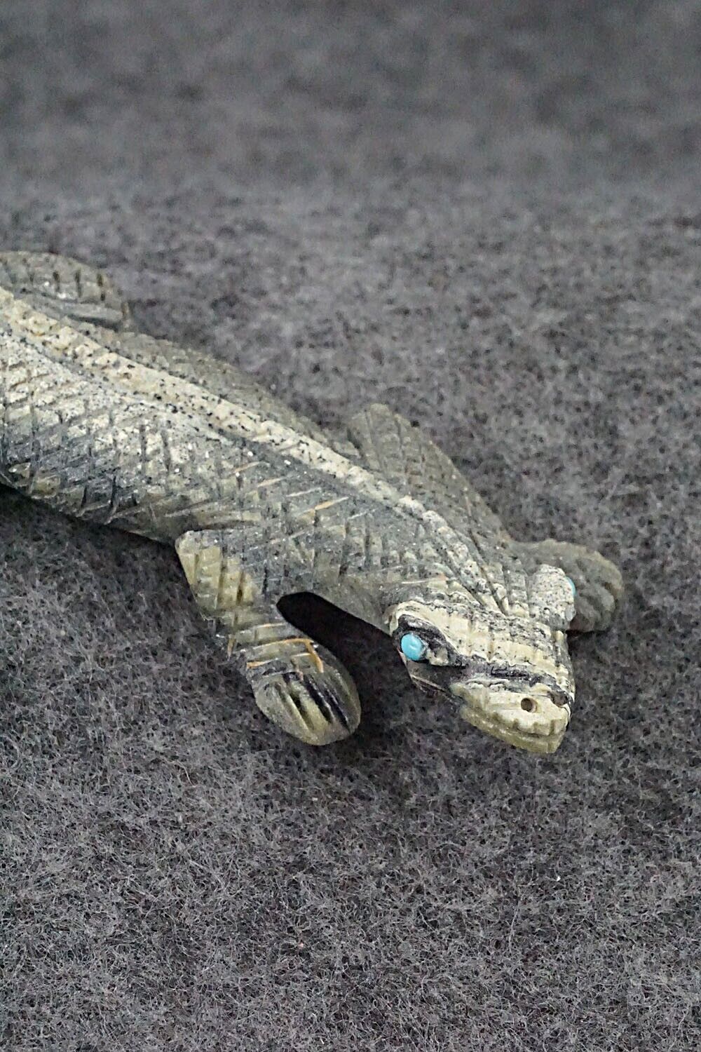 Lizard Zuni Fetish Carving - Lance Cheama