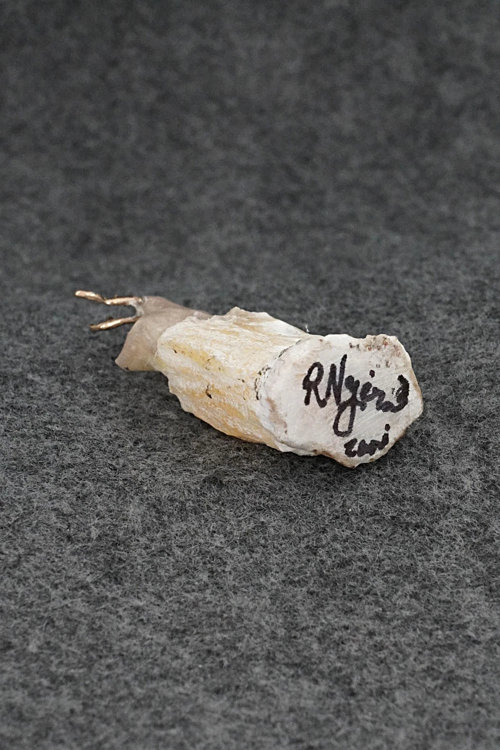 Deer Zuni Fetish Carving - Ruben Najara