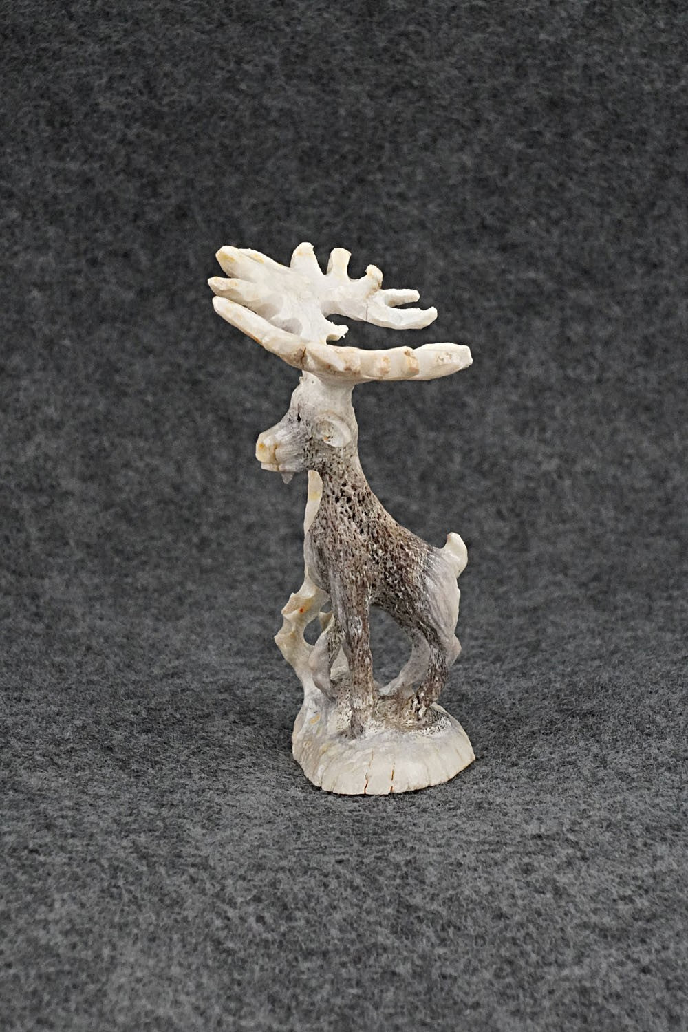 Deer Zuni Fetish Carving - Ruben Najera