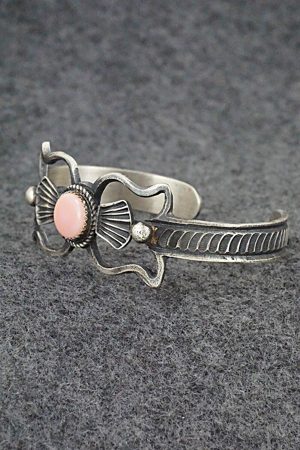 Pink Conch Shell & Sterling Silver Bracelet - Eva & Linberg Billah