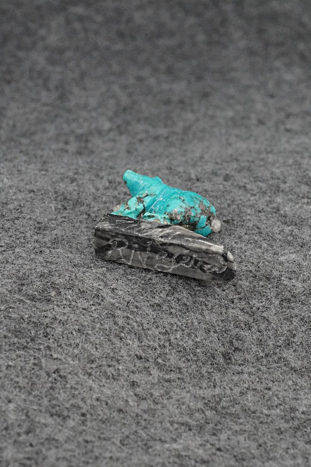 Bear Zuni Fetish Carving - Ruben Najara