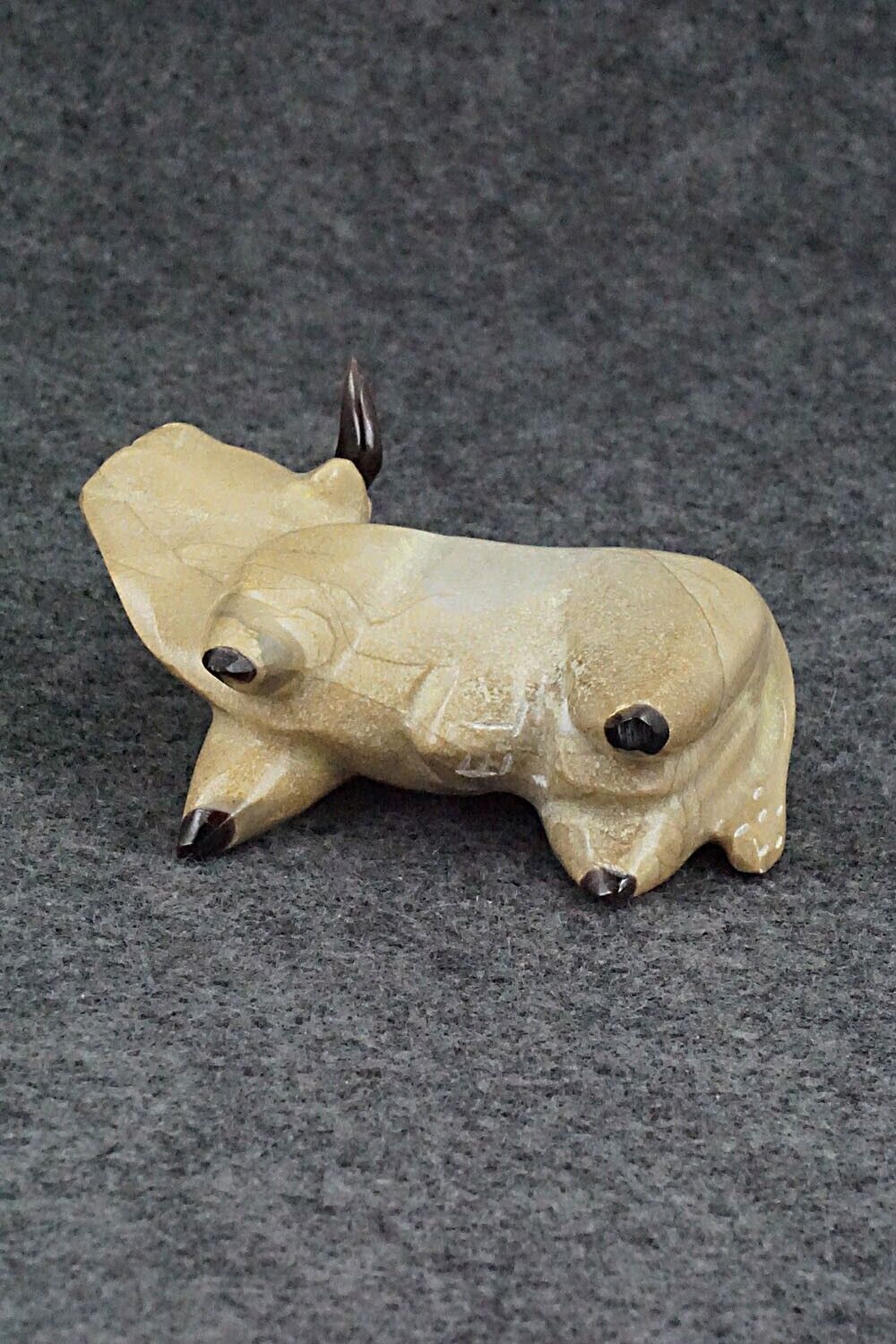 Bull Zuni Fetish Carving - Enrike Leekya