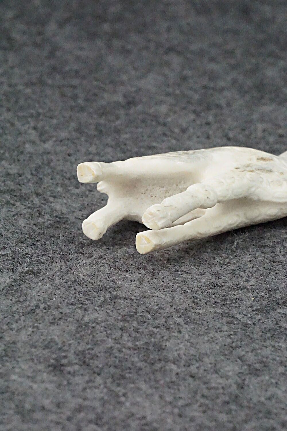 Giraffe Zuni Fetish Carving - Maxx Laate