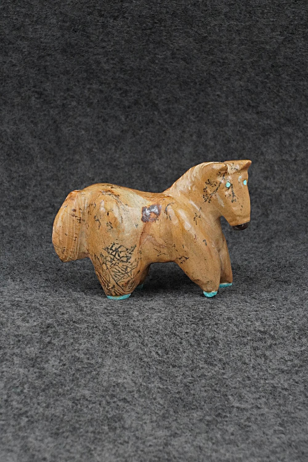 Horse Zuni Fetish Carving - Freddie Leekya