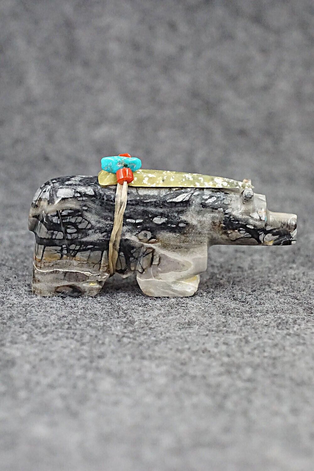 Bear Zuni Fetish Carving - Alex Tsethlikai