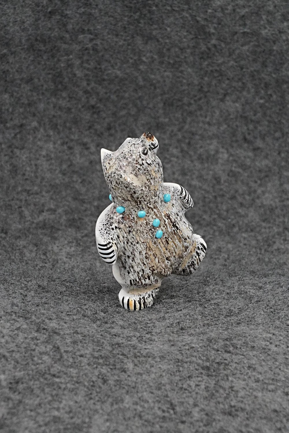 Bear Zuni Fetish Carving - Claudia Peina