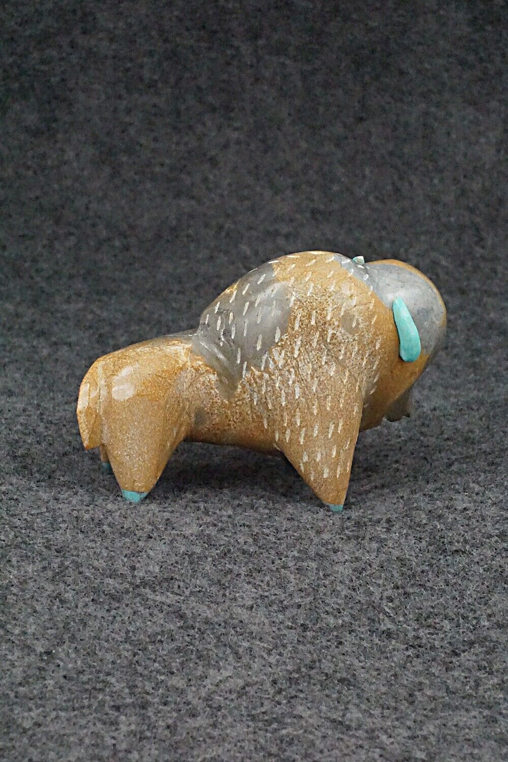 Buffalo Zuni Fetish Carving - Enrike Leekya