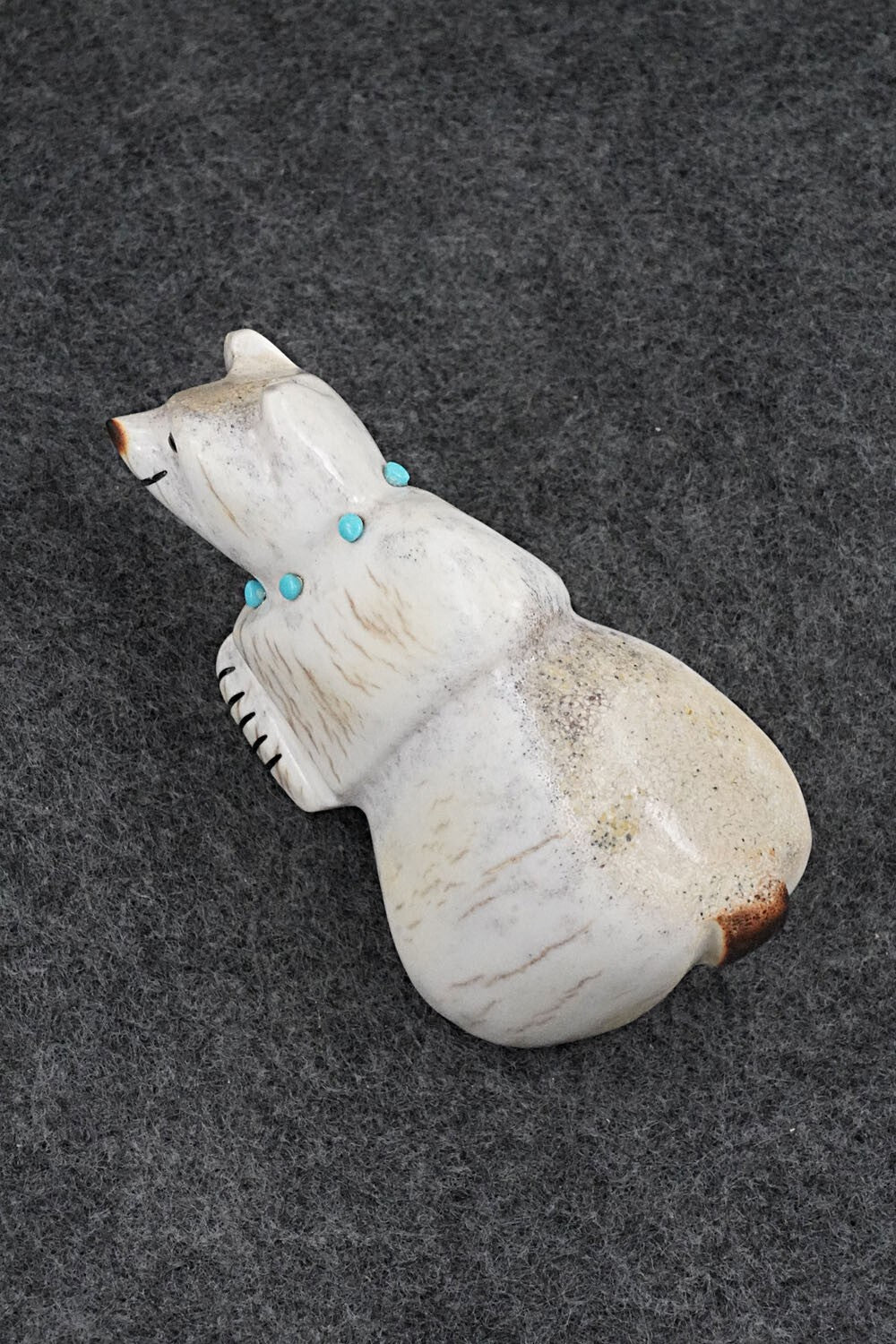 Bear Zuni Fetish Carving - Claudia Peina