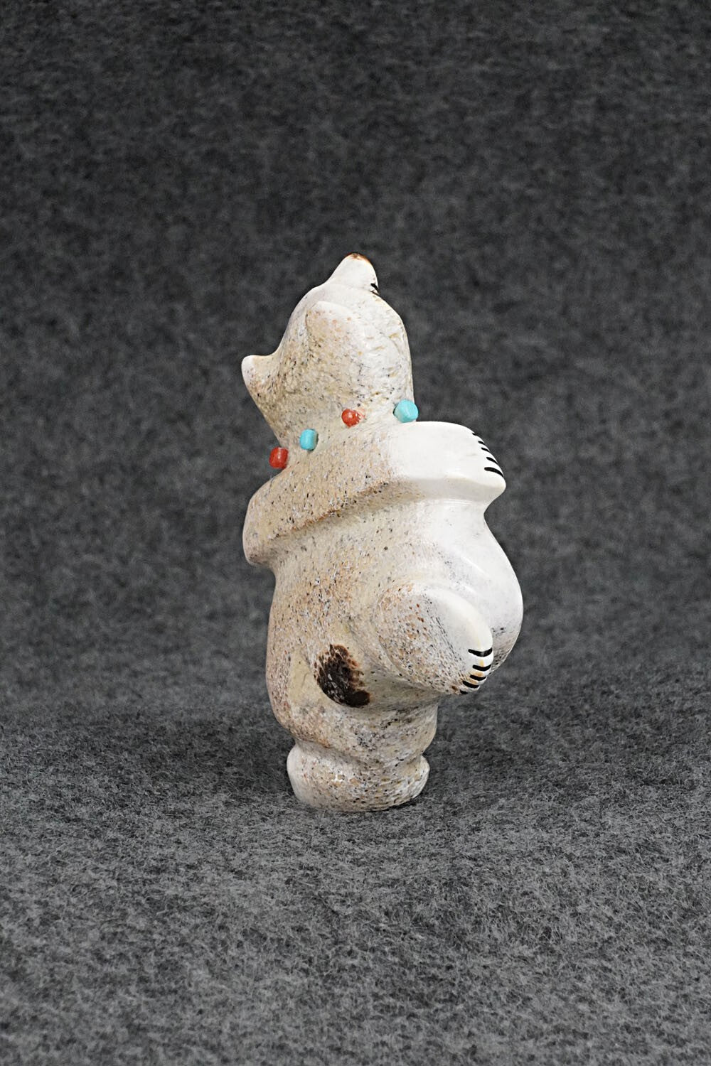 Bear Zuni Fetish Carving - Claudia Peina