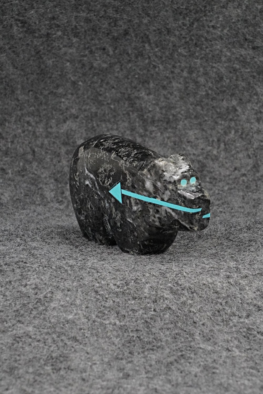 Bear Zuni Fetish Carving - Bernard Laiwakete