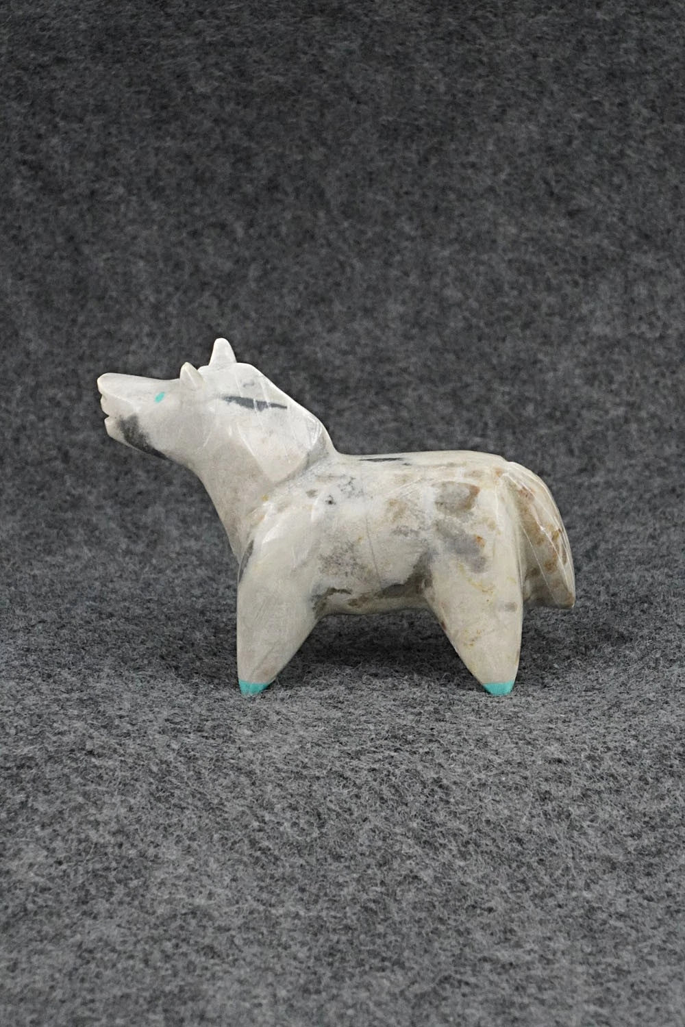 Horse Zuni Fetish Carving - Enrike Leekya
