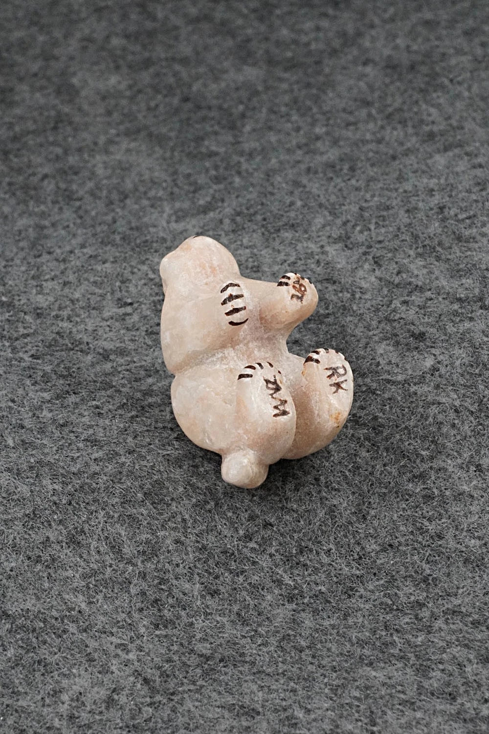 Bear Zuni Fetish Carving - Rick Kallestewa