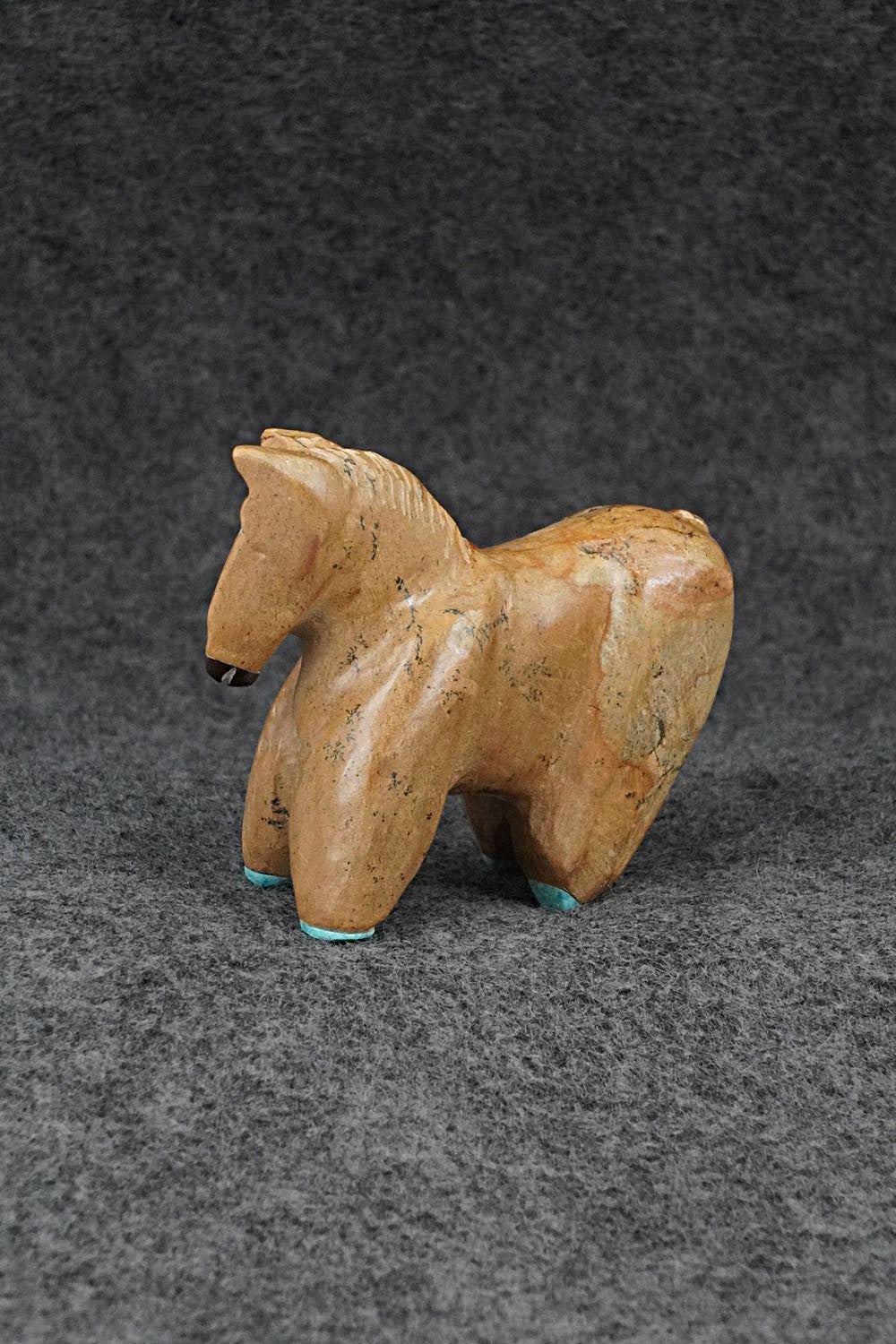 Horse Zuni Fetish Carving - Freddie Leekya