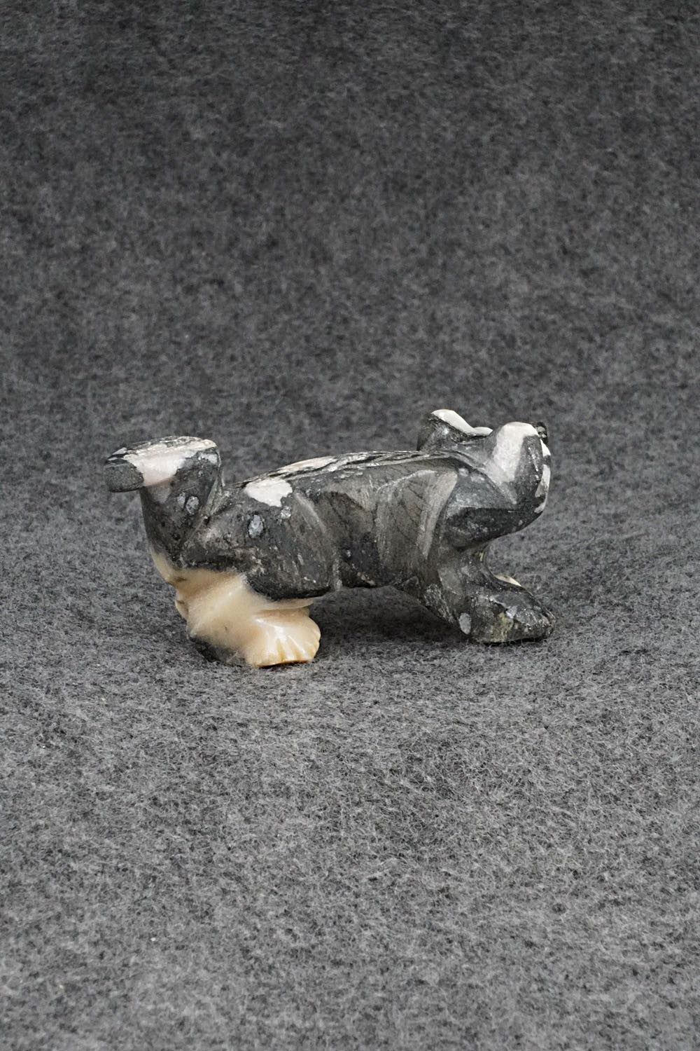 Badger Zuni Fetish Carving - Tony Mackel
