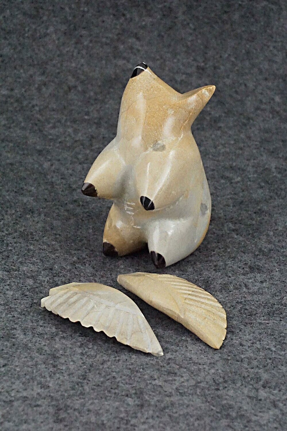Flying Pig Zuni Fetish Carving - Enrike Leekya