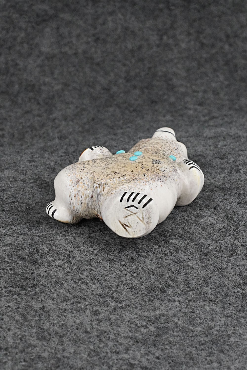 Bear Zuni Fetish Carving - Claudia Peina