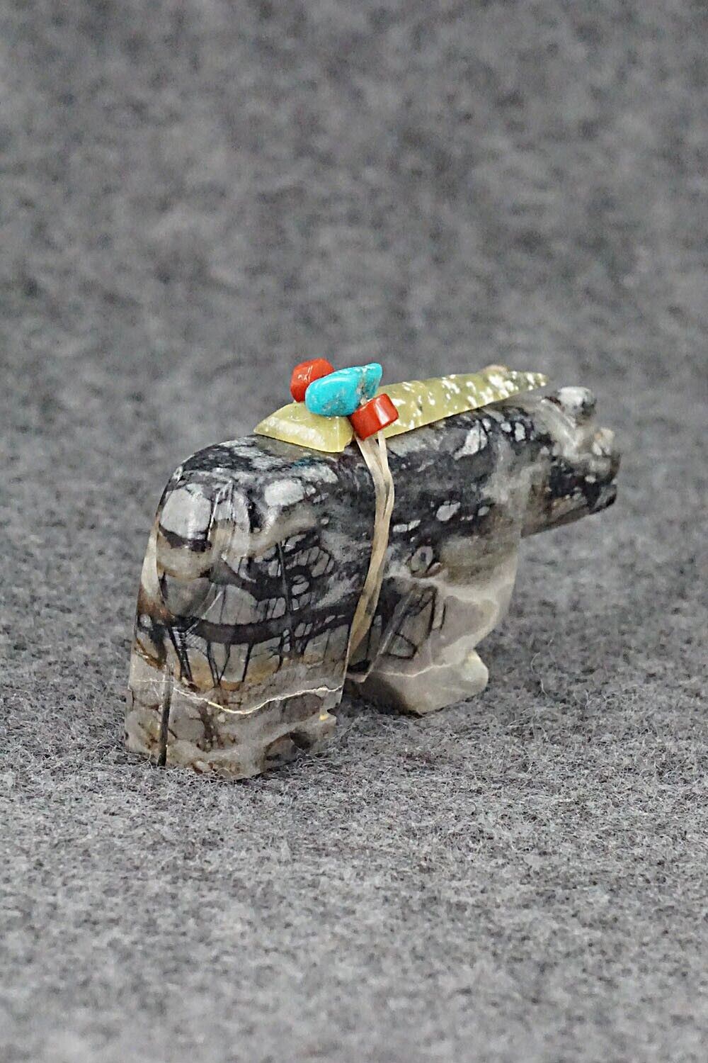 Bear Zuni Fetish Carving - Alex Tsethlikai