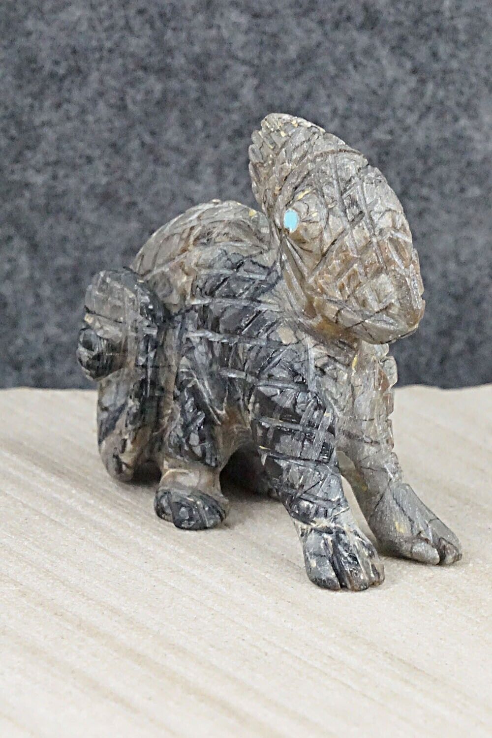 Chameleon Zuni Fetish Carving - Wilfred Cheama