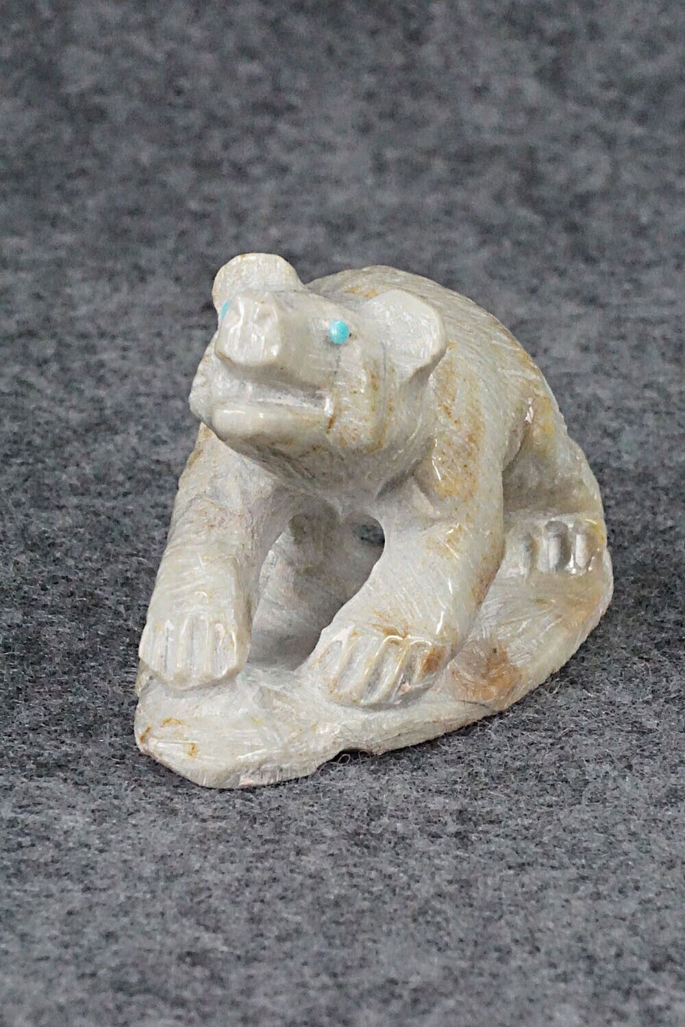 Bear Zuni Fetish - Derrick Kaamasee