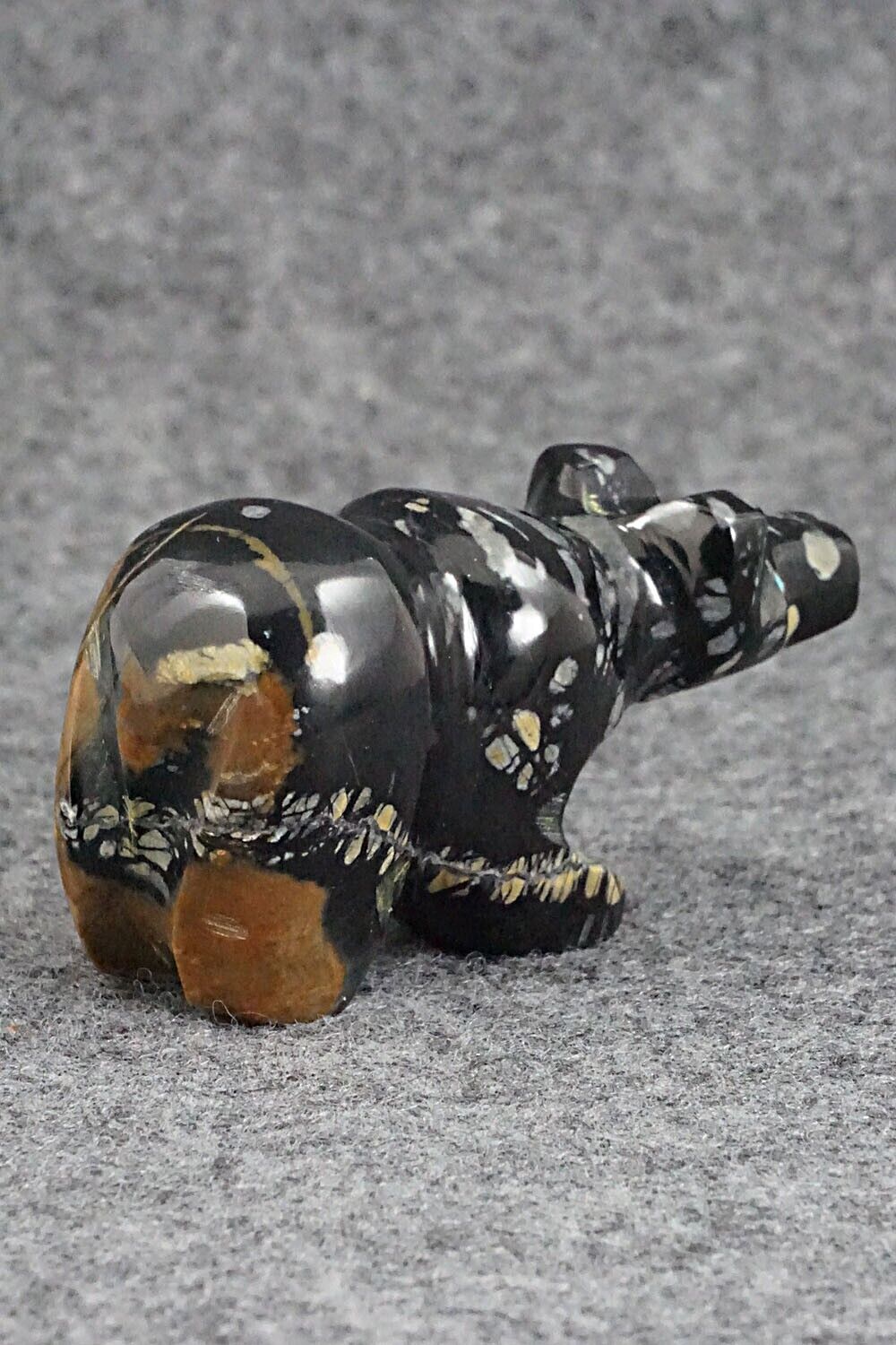 Bear Zuni Fetish Carving - Rodney Laiwakete
