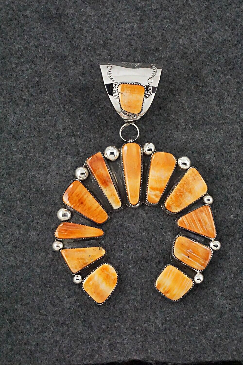 Spiny Oyster and Sterling Silver Naja Pendant - Leslie Nez