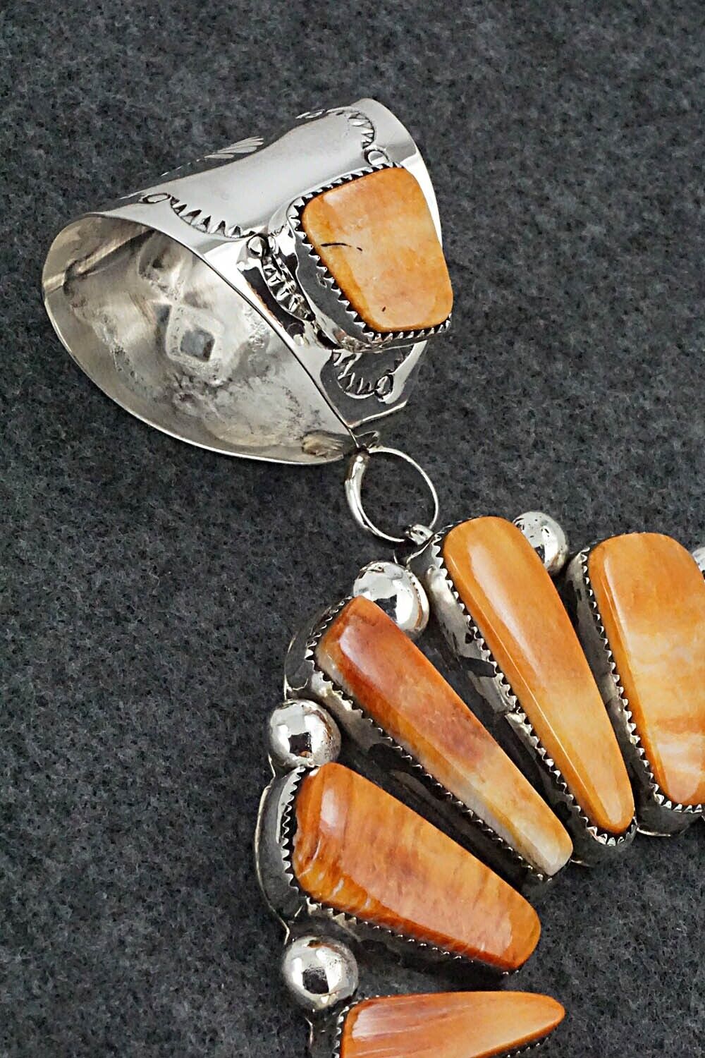 Spiny Oyster and Sterling Silver Naja Pendant - Leslie Nez