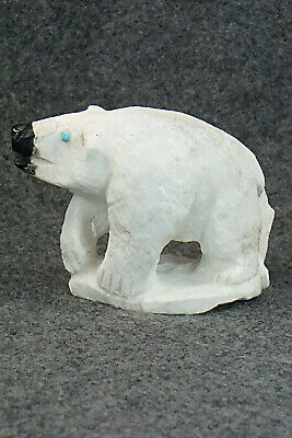 Bear Zuni Fetish Carving - Derrick Kaamasee
