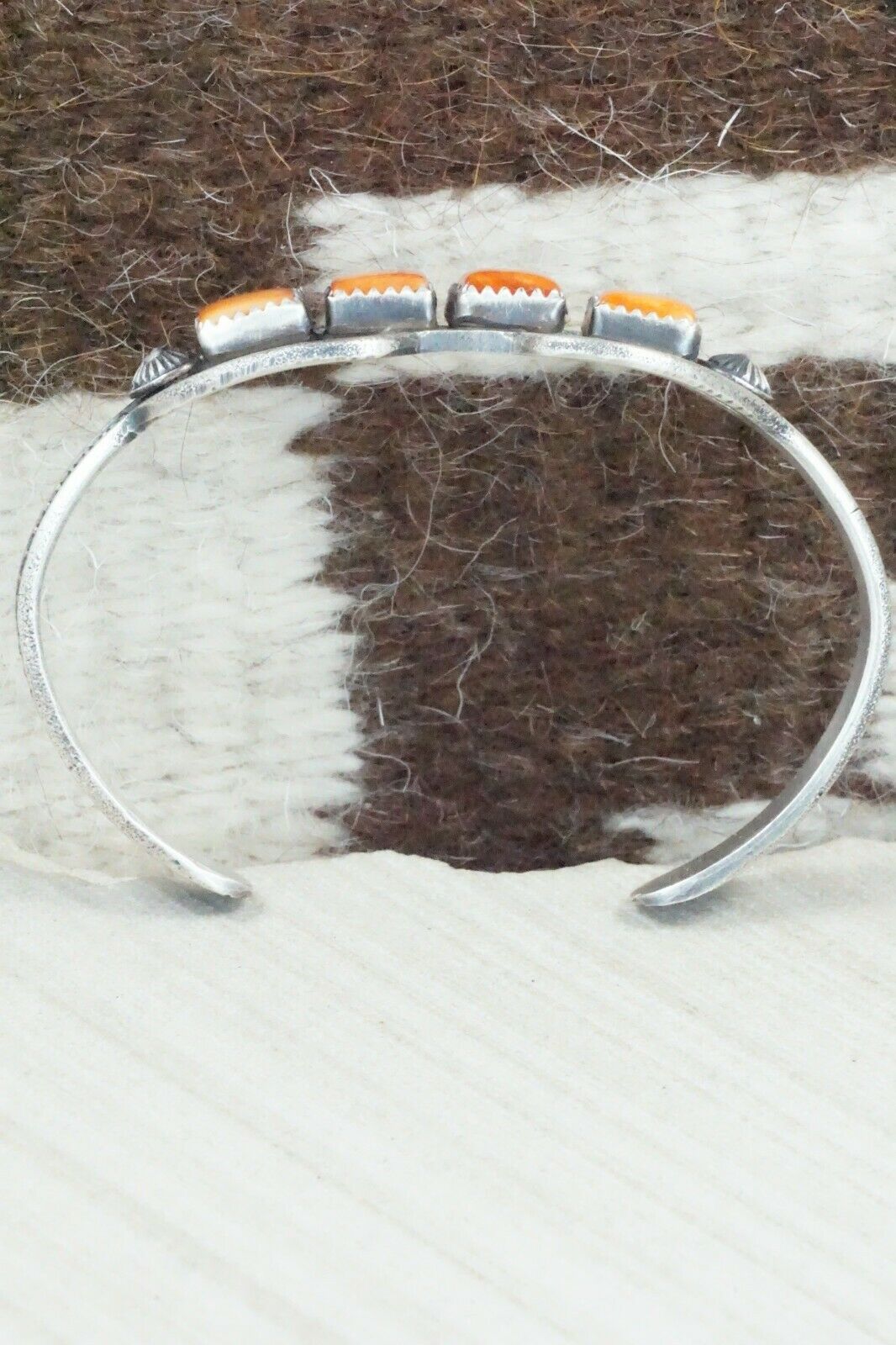 Spiny Oyster and Sterling Silver Bracelet - Eva & Linberg Billah