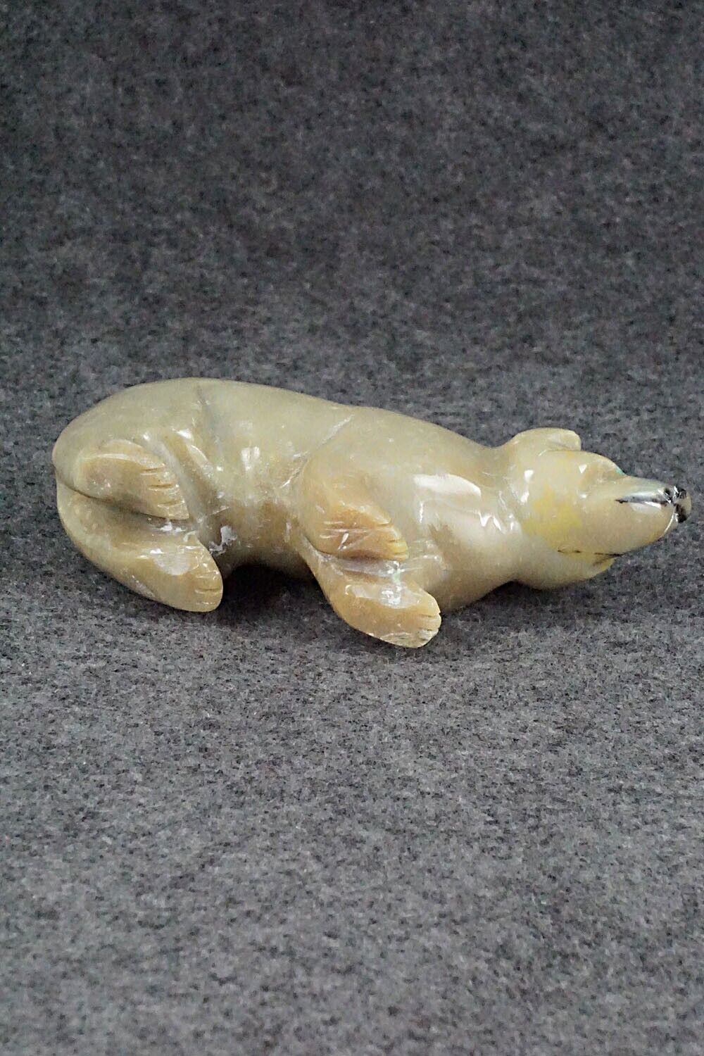 Bear Zuni Fetish Carving - Amos Pino