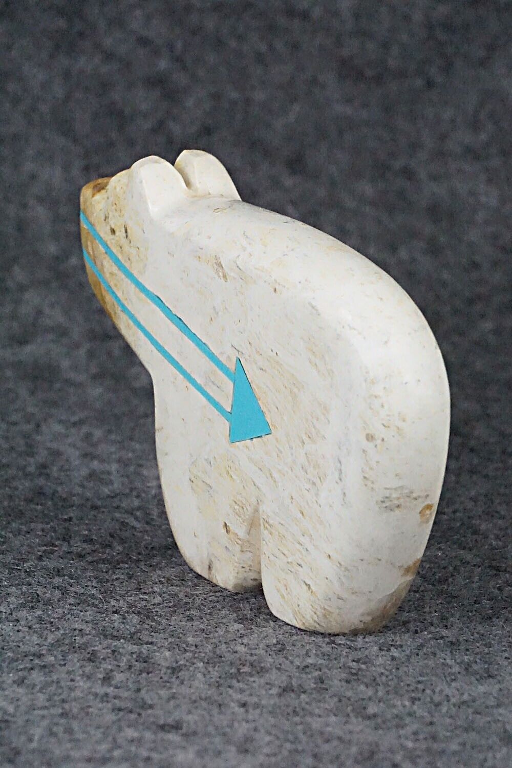 Bear Zuni Fetish Carving - Bernard Laiwakete