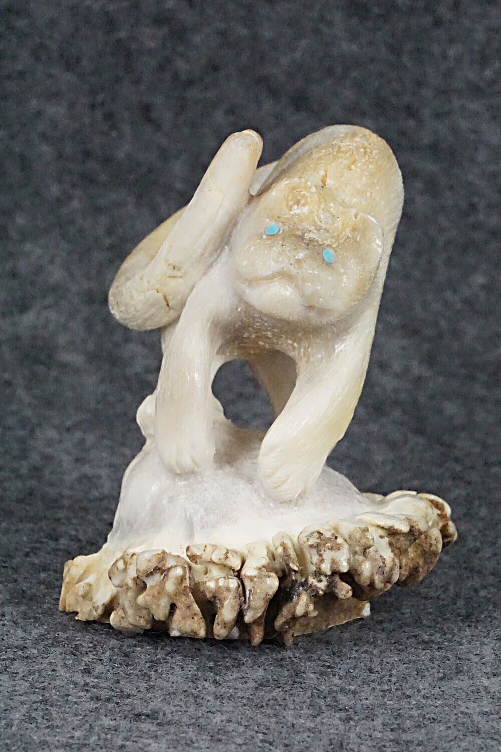 Mountain Lion Zuni Fetish Carving - Maxx Laate