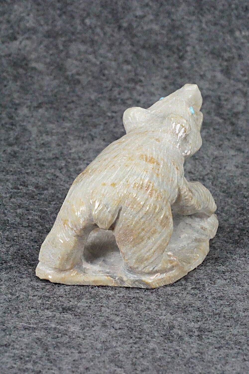 Bear Zuni Fetish - Derrick Kaamasee