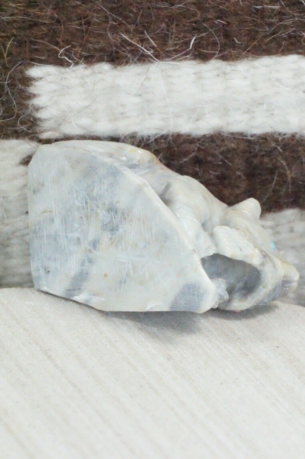 Bear Zuni Fetish Carving - Derrick Kaamasee