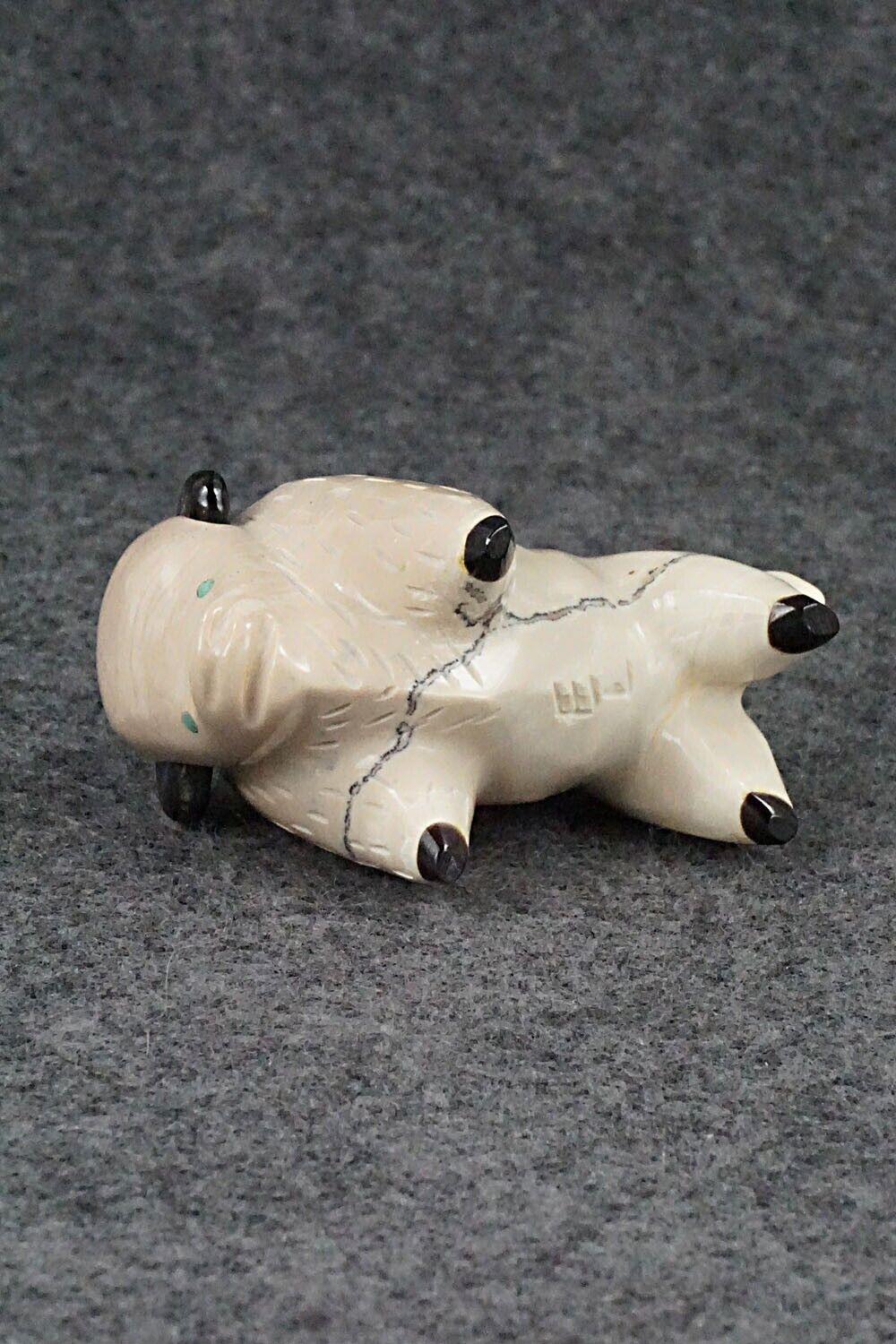 Buffalo Zuni Fetish Carving - Enrike Leekya