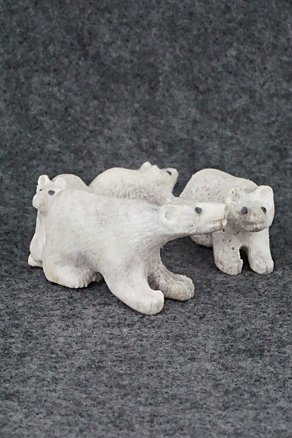 Bear Zuni Fetish Carving - Maxx Laate