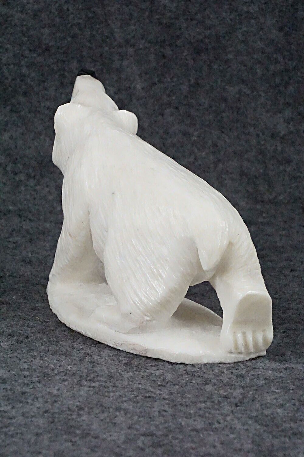 Bear Zuni Fetish - Derrick Kaamasee