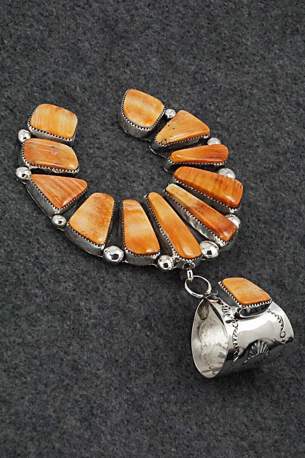 Spiny Oyster and Sterling Silver Naja Pendant - Leslie Nez