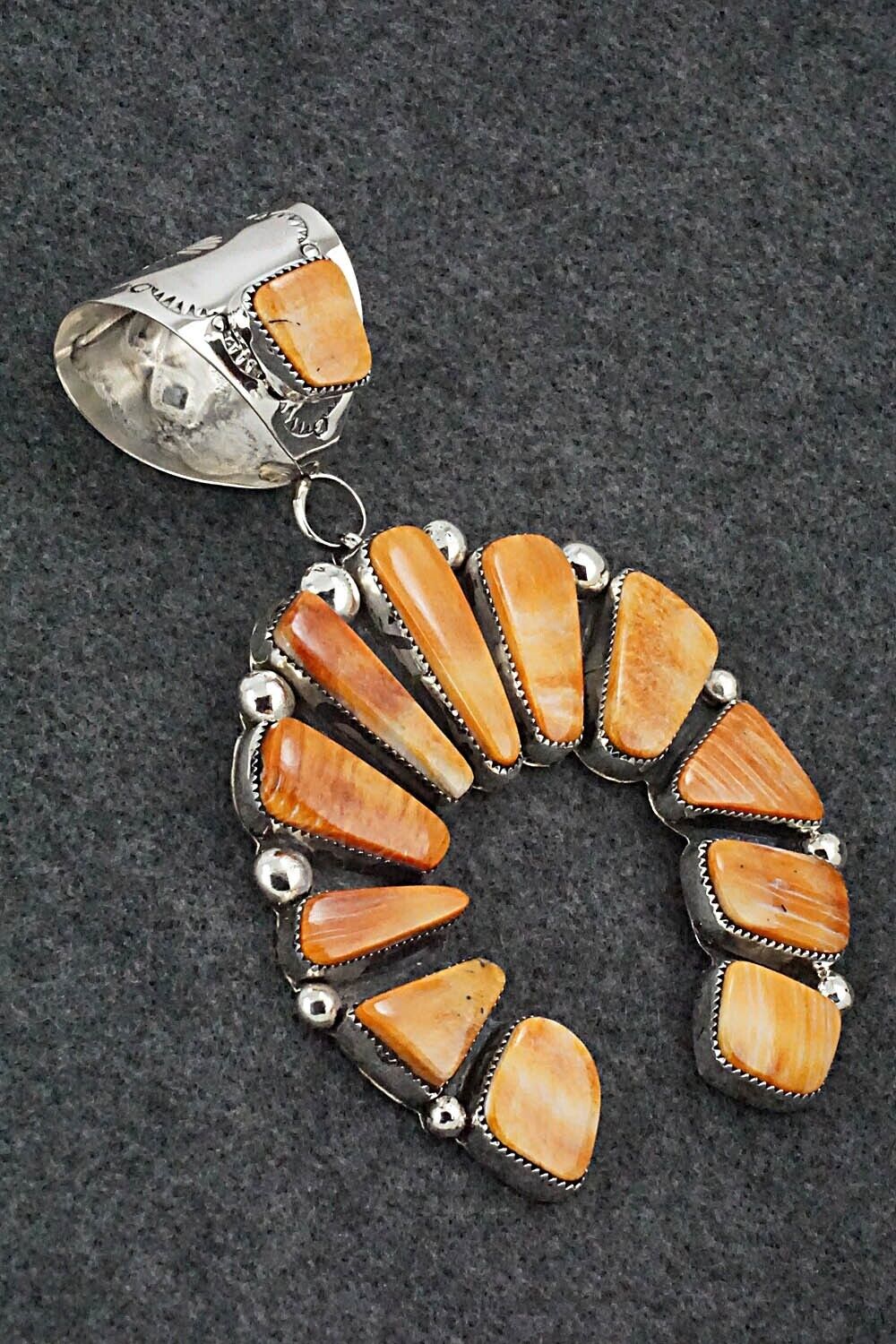 Spiny Oyster and Sterling Silver Naja Pendant - Leslie Nez