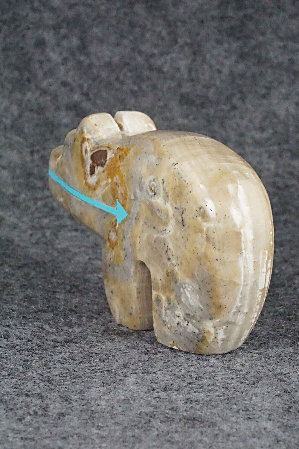 Bear Zuni Fetish Carving - Bernard Laiwakete